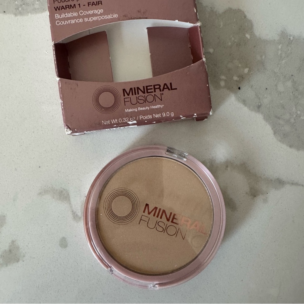 NIB Mineral Fusion Pressed Powder Foundation Warm 1 Fair
